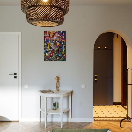 Petite Maison Sur Le Boulevard Bucureşti Ngoại thất bức ảnh
