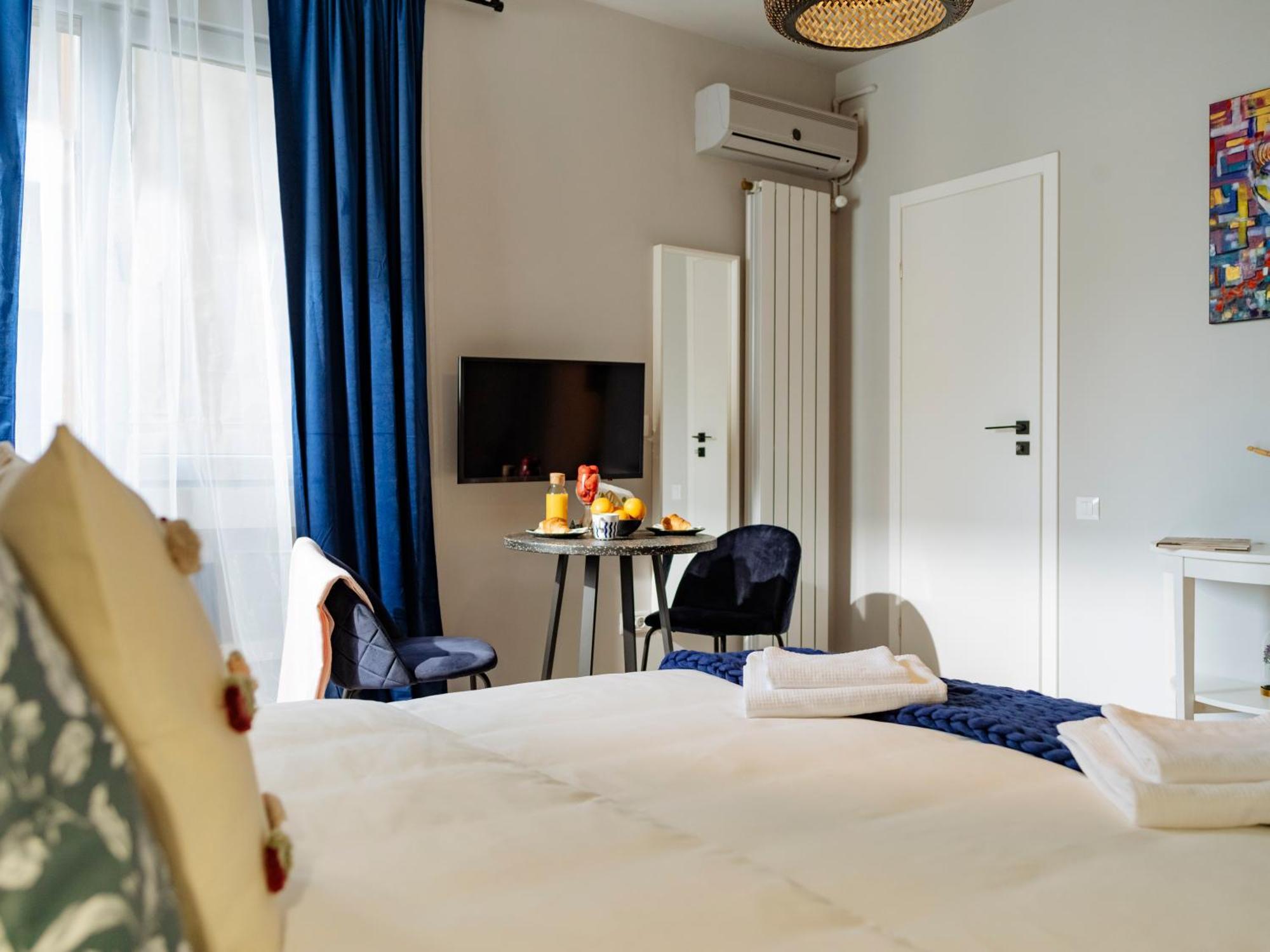 Petite Maison Sur Le Boulevard Bucureşti Ngoại thất bức ảnh