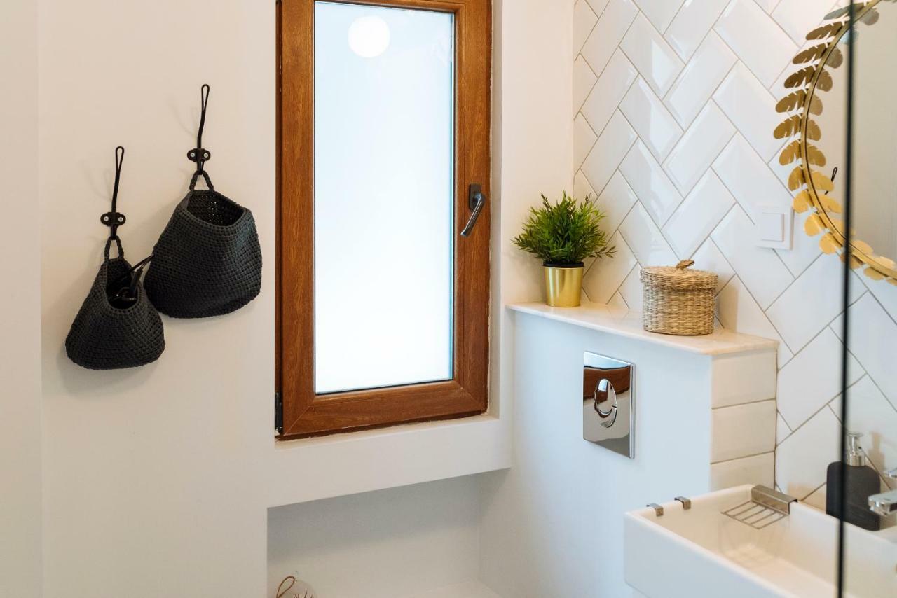 Petite Maison Sur Le Boulevard Bucureşti Ngoại thất bức ảnh
